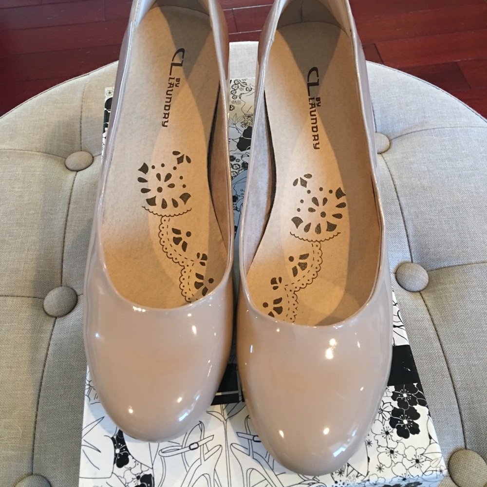 Chinese Laundry Pumps in Patent New Nude